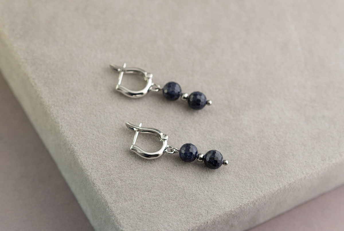 Серьги из корунда артикул SSF611