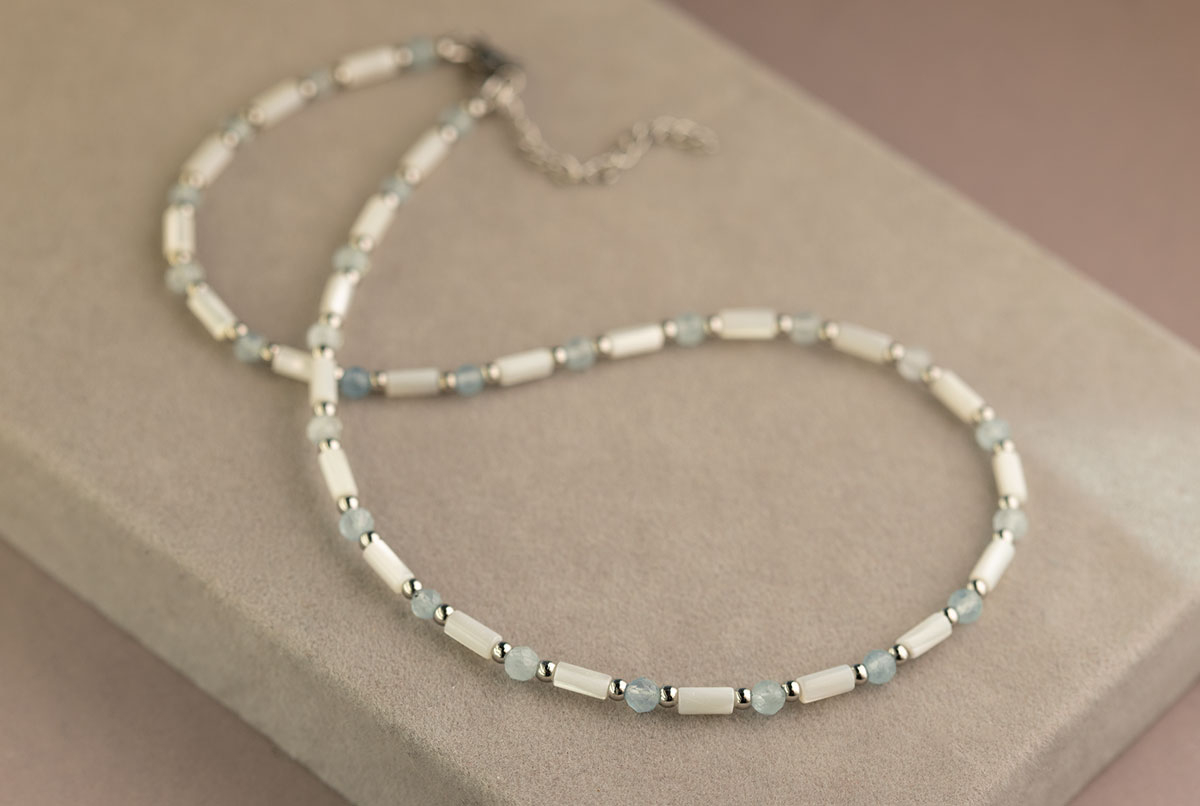 Бусы из аквамарина и перламутра артикул NDF469-3